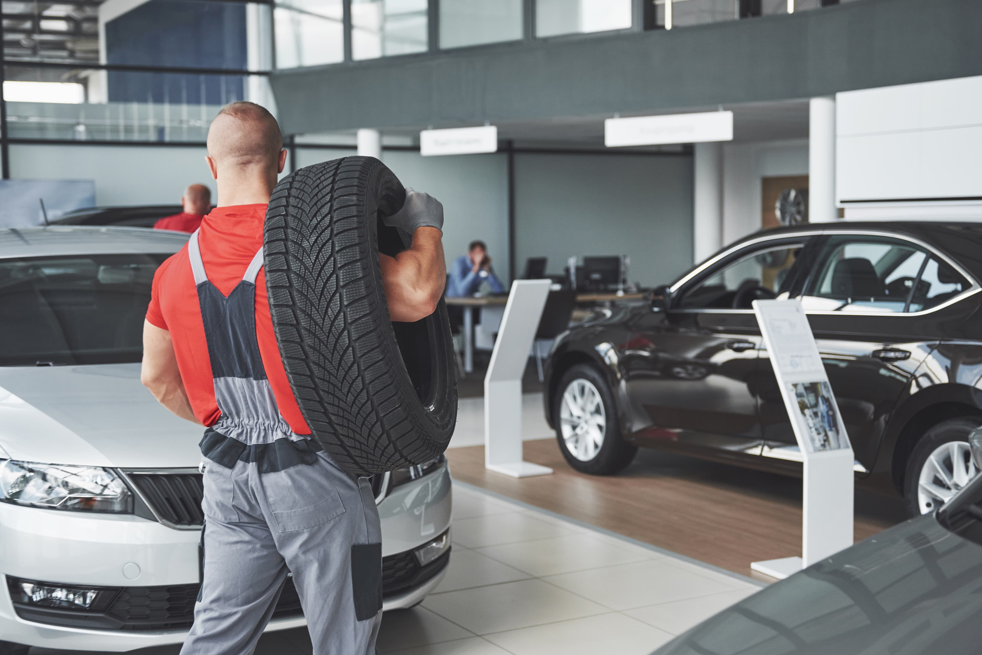 Why Multi-Brand Service Centers Are Better for Luxury Cars | Car Smith